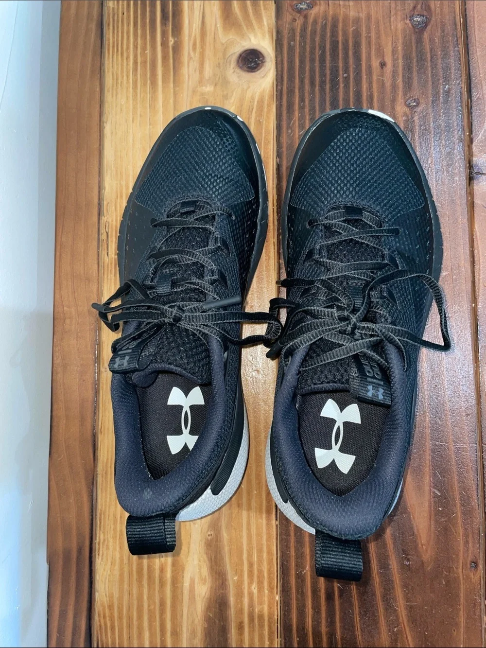 Women’s Under Armour UA HOVR Ascent Basketball Shoes 9 Black White 3025680 001